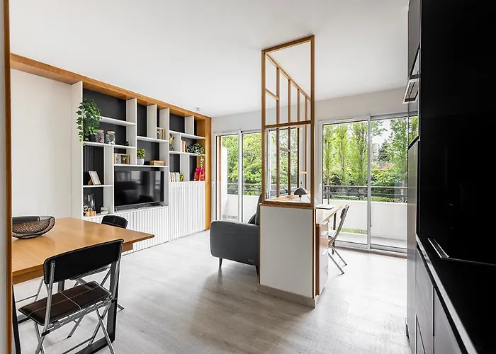 Studio Avec Balcon, Proche De Paris Tout Equipe